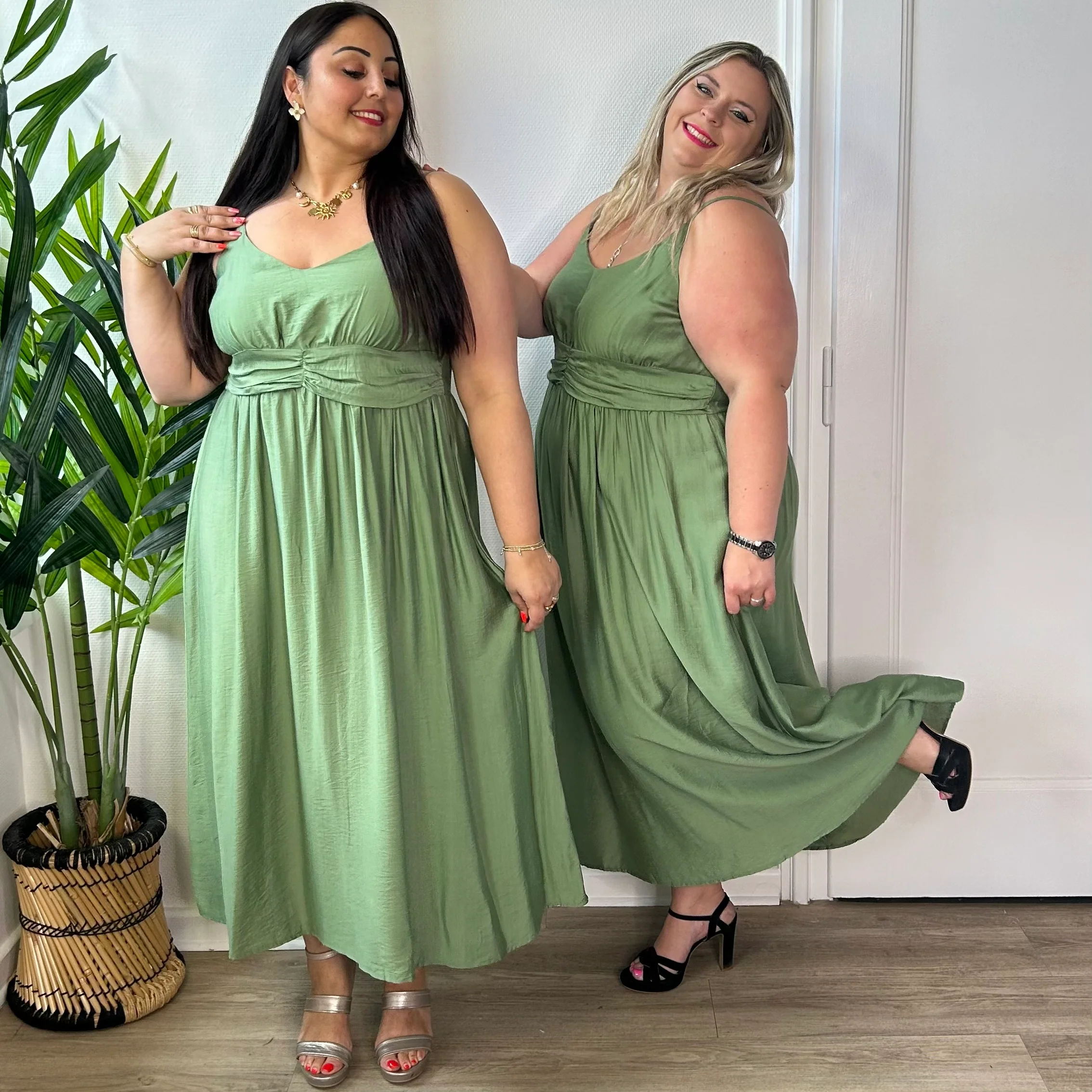 Robe longue kaki à fines bretelles – Image 4