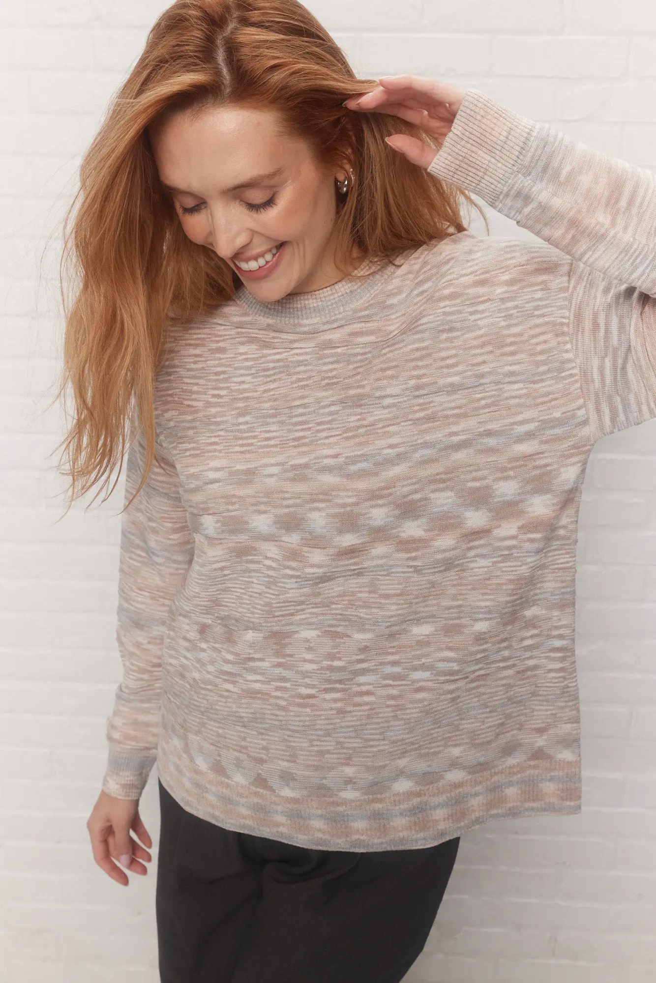 Velvet | Chandail beige à motif abstrait – Image 6