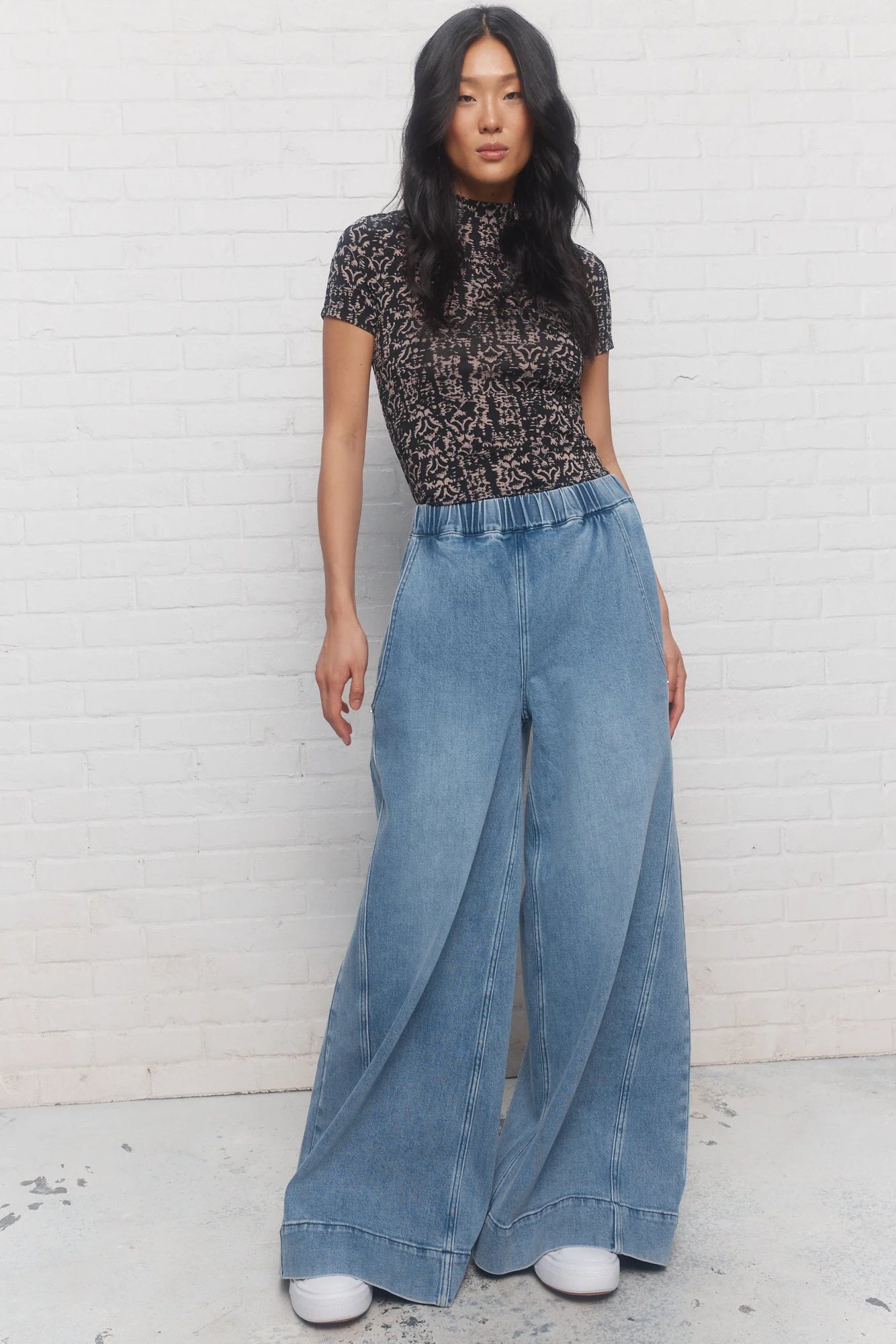 Calm | Chandail noir et beige à manches courtes – Image 4