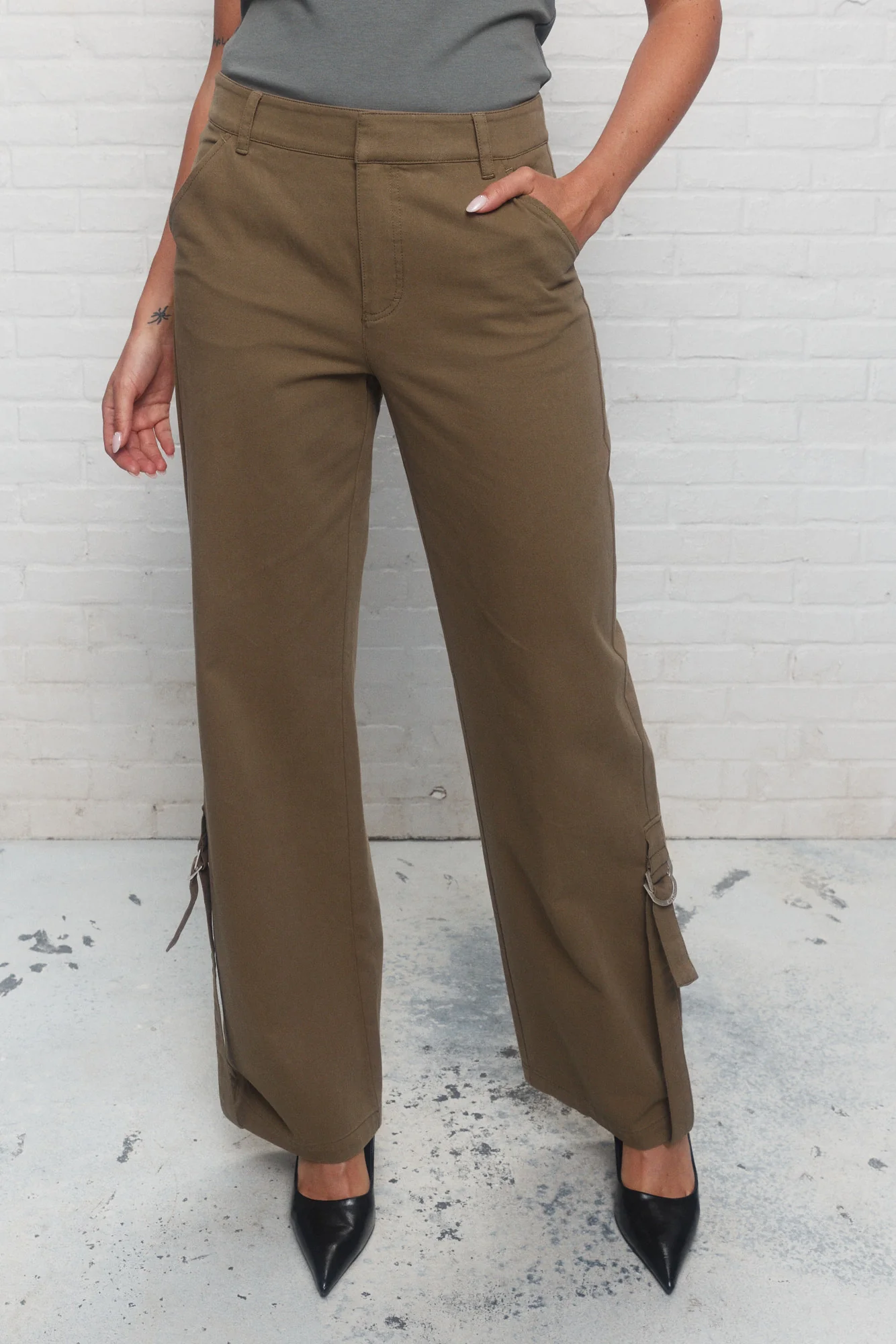 Tiara | Le pantalon vert utilitaire – Image 4