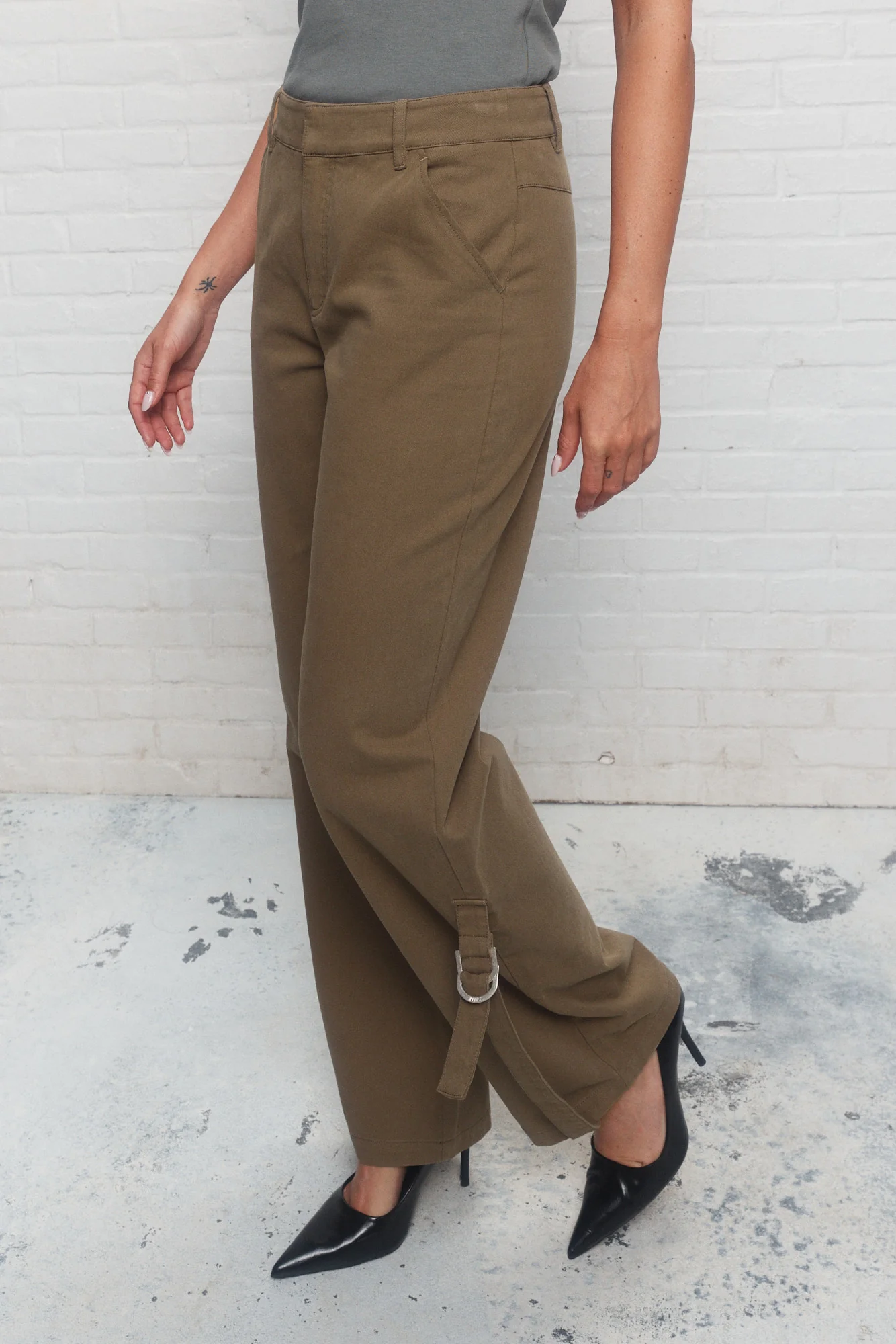 Tiara | Le pantalon vert utilitaire – Image 6