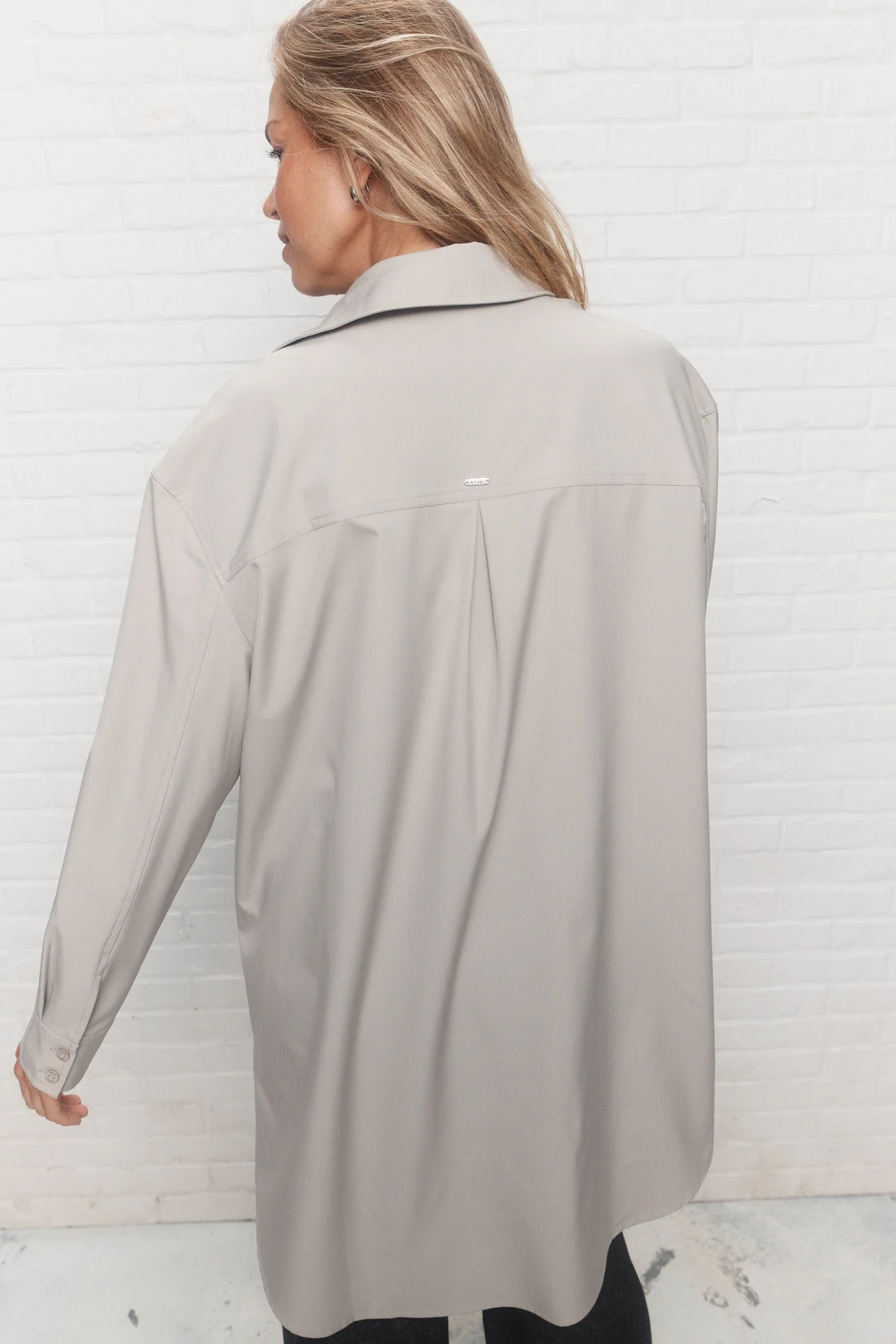 Alice | Chemise longue grise – Image 6