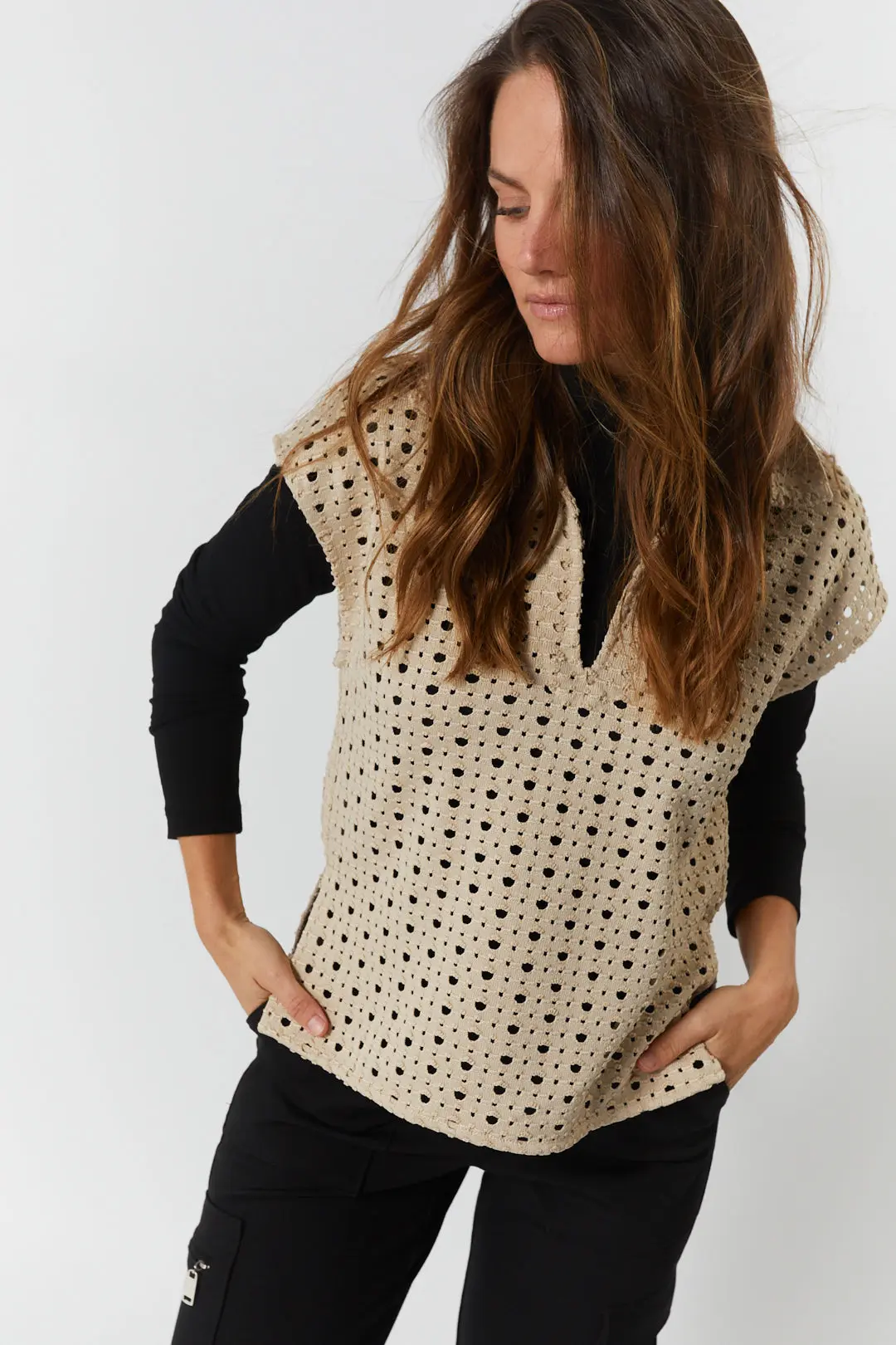 Chandail grège encolure en V | Isabeau – Image 6