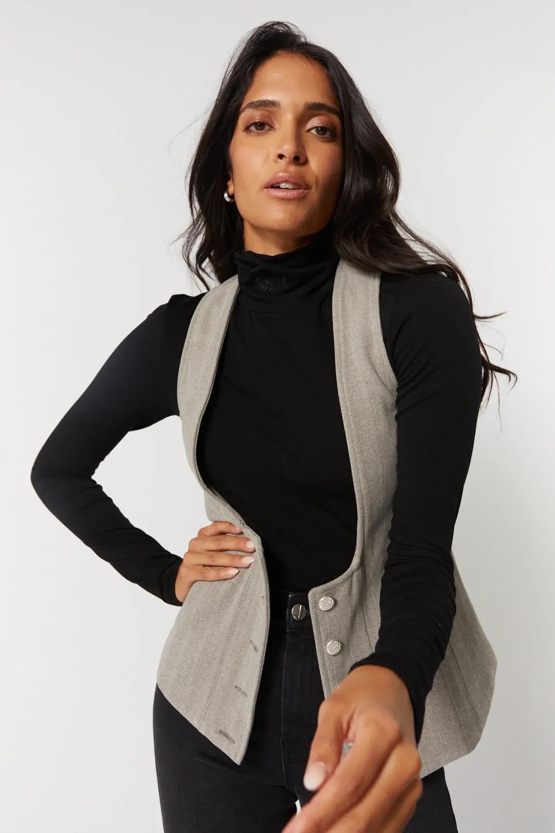 Veste grise à motifs chevrons sans manches | Thelma – Image 7