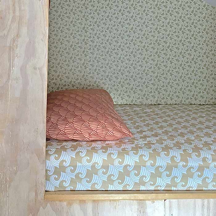 Swedish Linens - Jr. Bed Ledikant Hoeslaken Waves (70x160cm) – Image 4