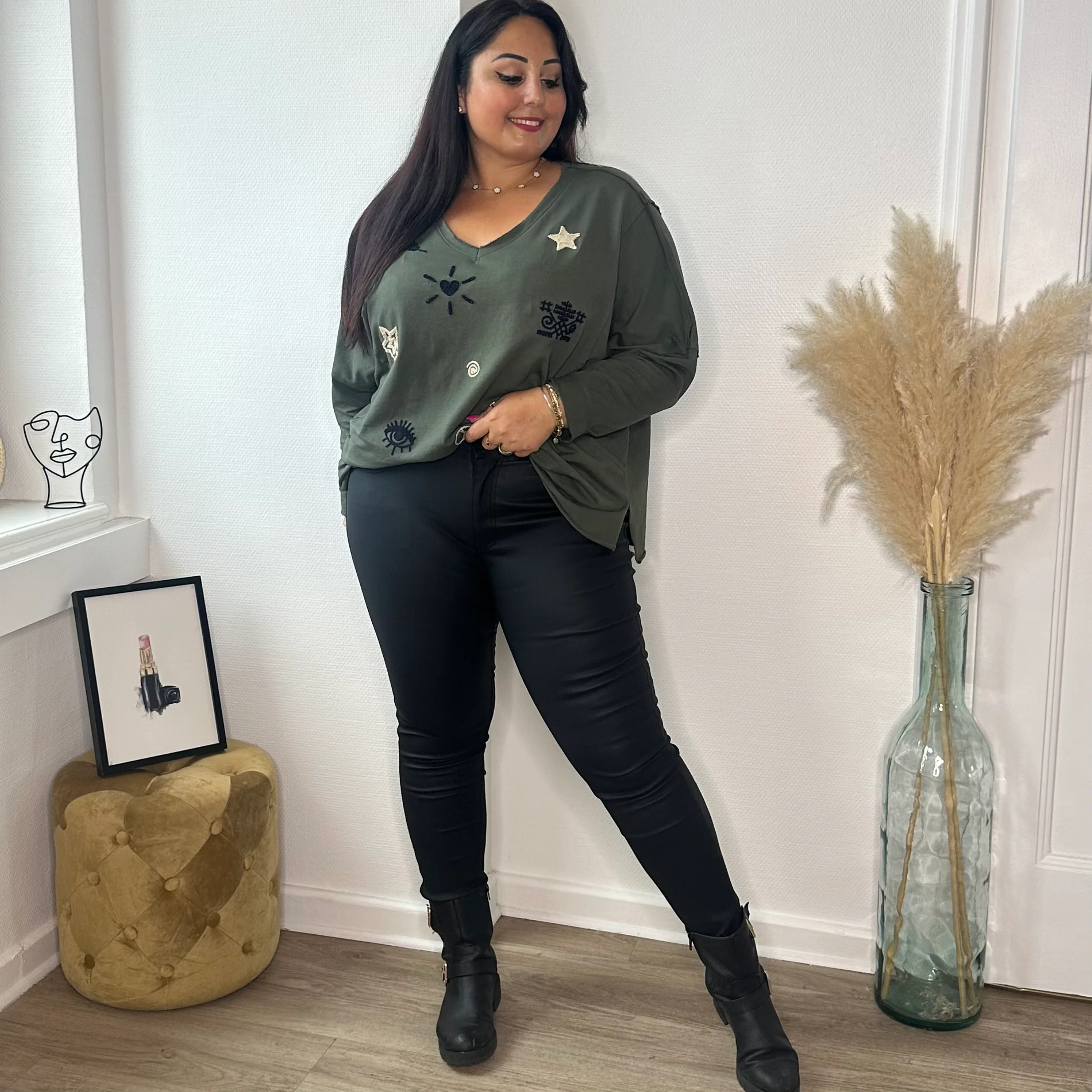 Pantalon noir mat en similicuir – Image 3