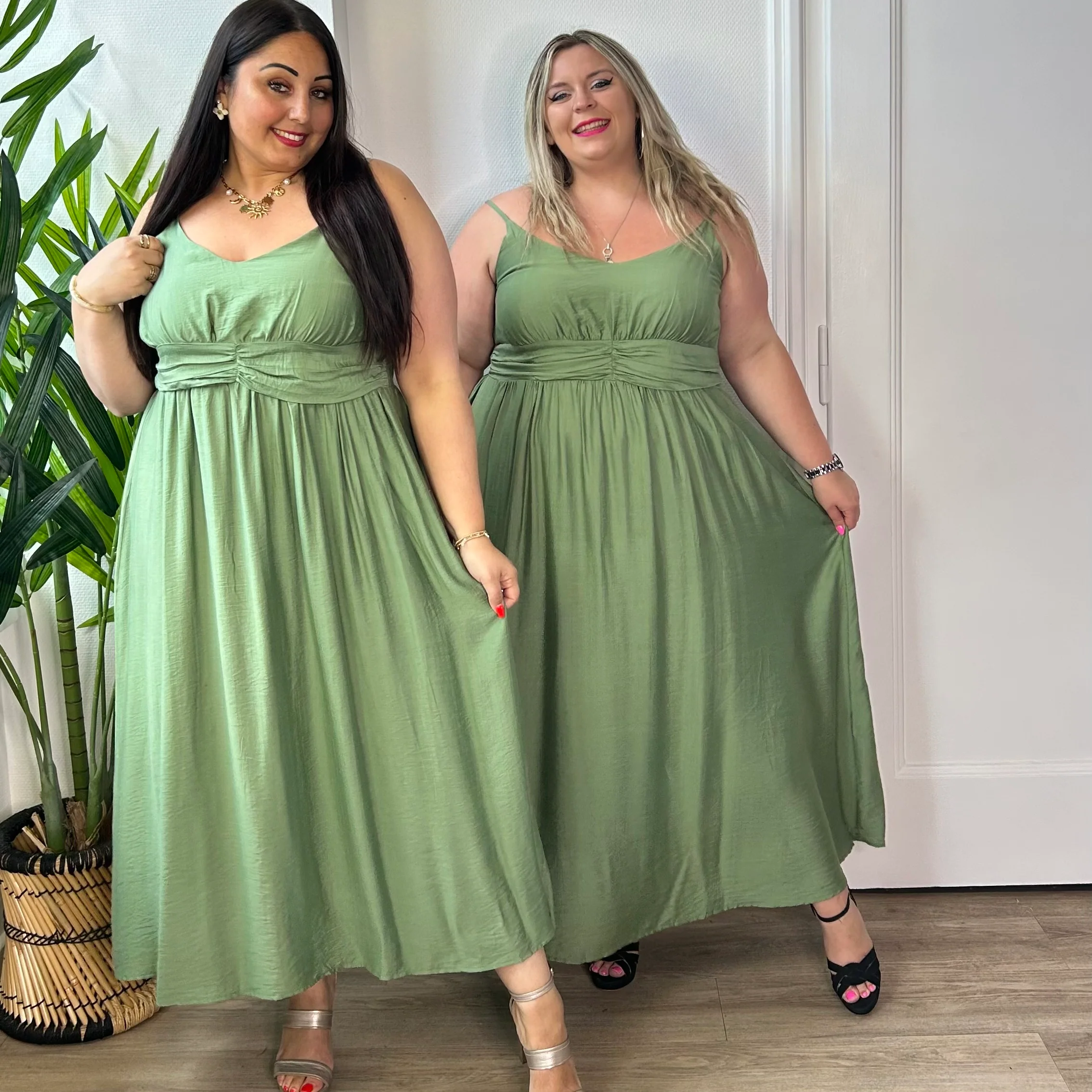 Robe longue kaki à fines bretelles – Image 3