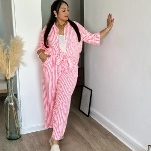 Pantalon à rayures et imprimé coeur