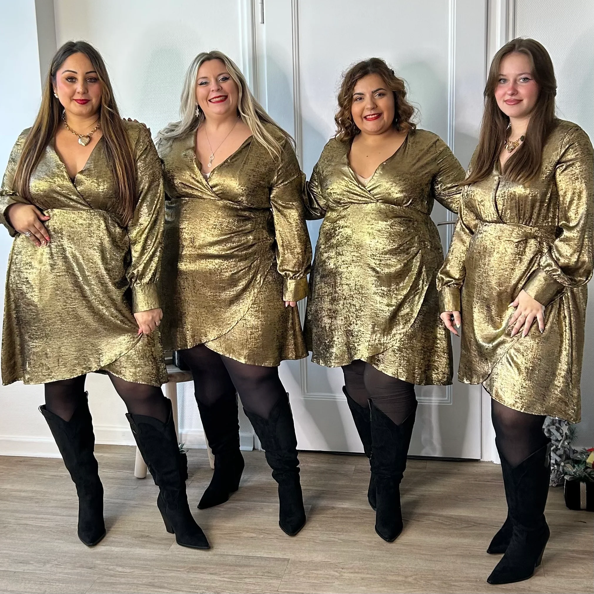 Robe courte élégante dorée