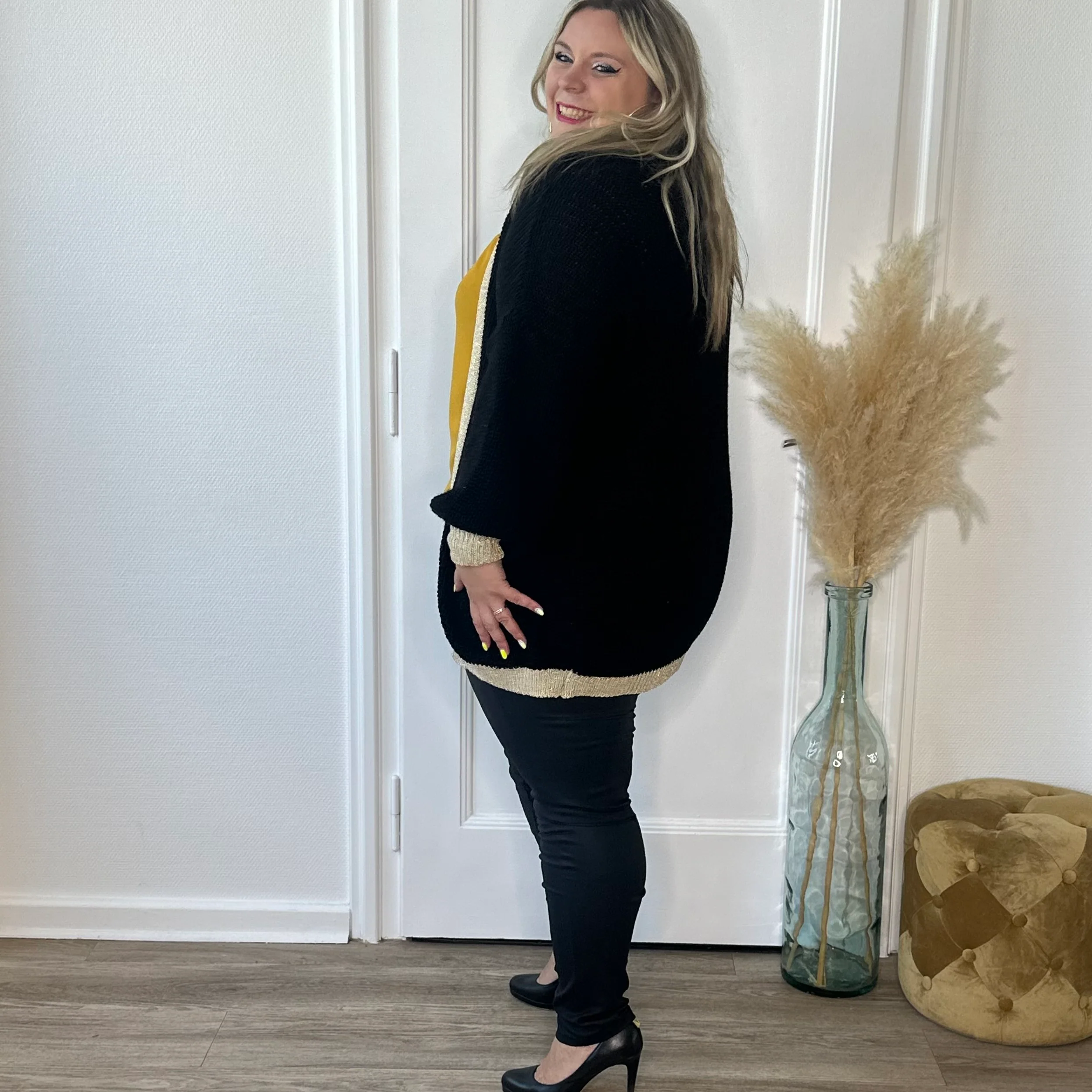 Pantalon noir mat en similicuir – Image 7