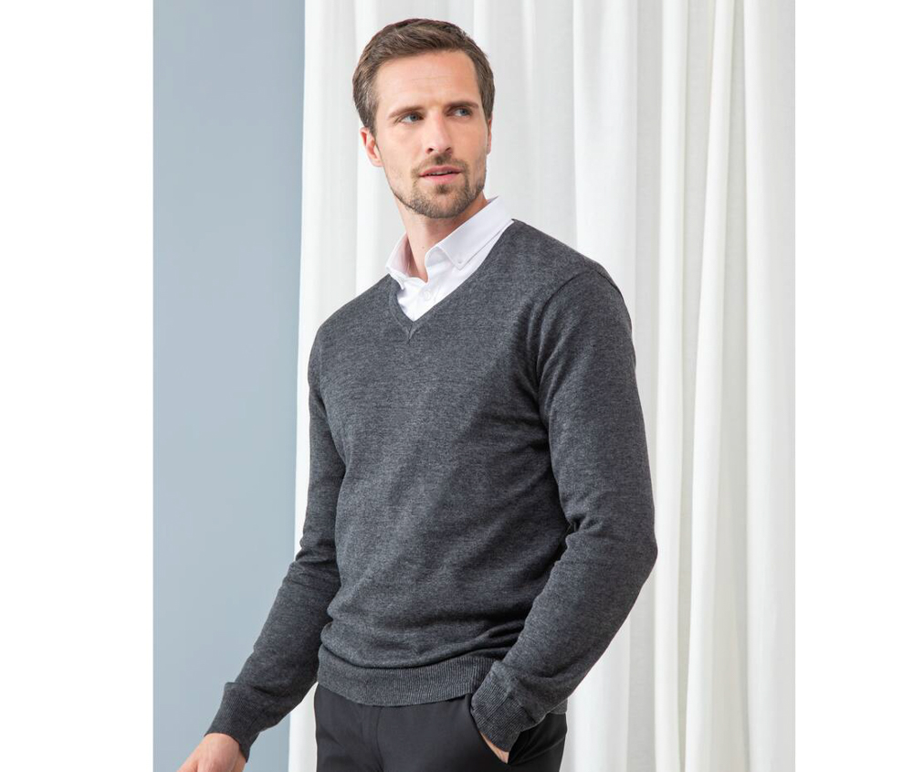 Men’s v-neck jumper