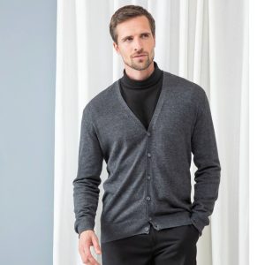 Men&rsquo;s v button cardigan