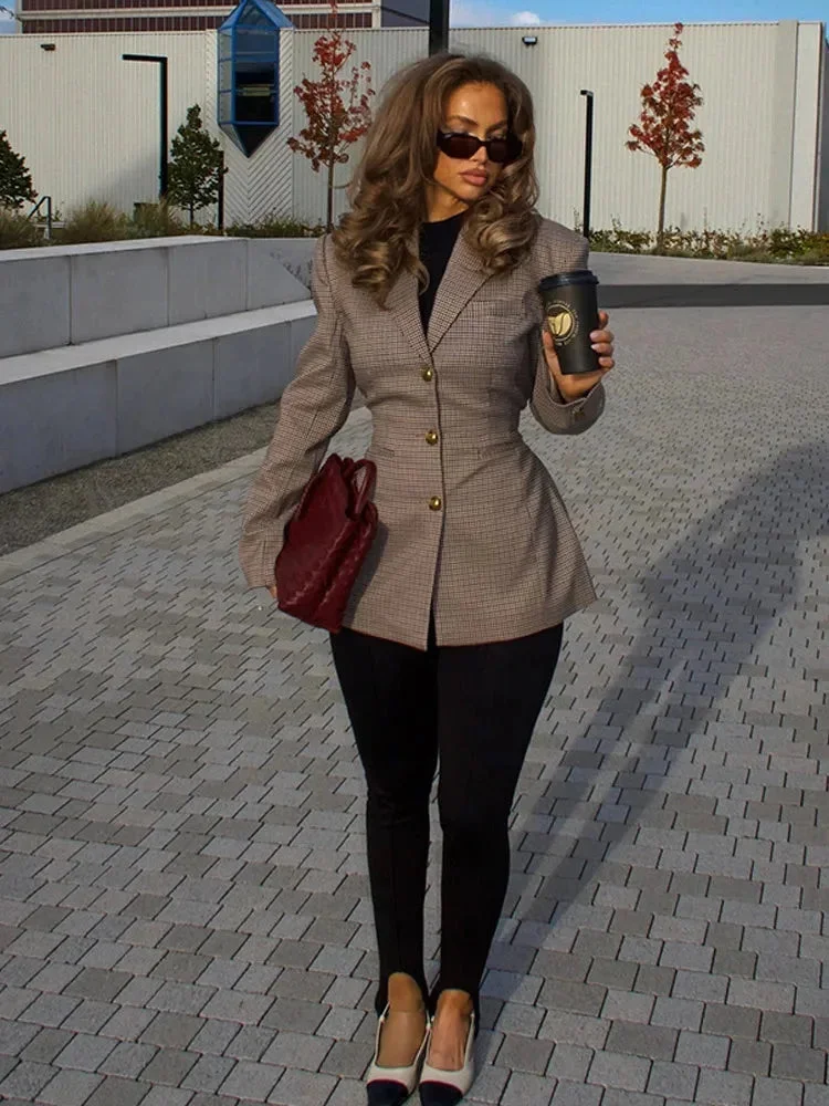 Blazer à carreaux femme avec boutons dorés élégants – Image 6