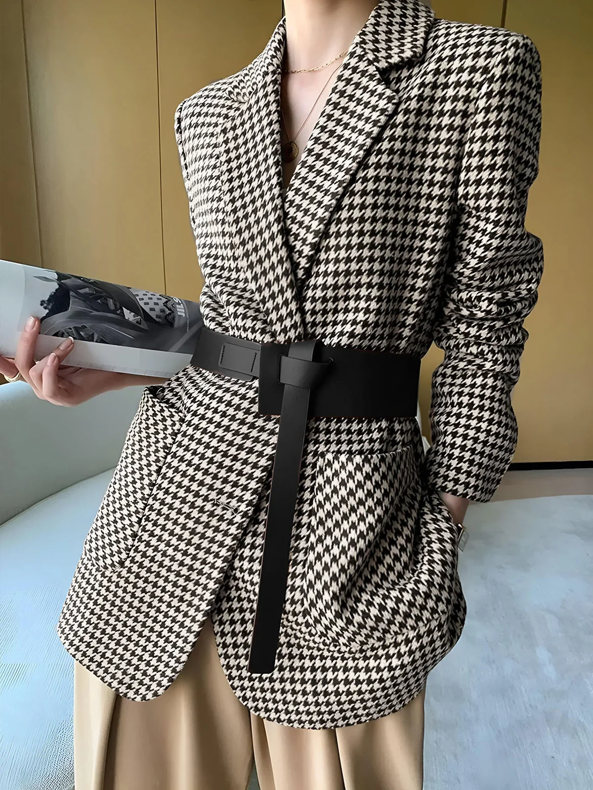 Blazer femme pied-de-poule avec ceinture et fente – Image 7