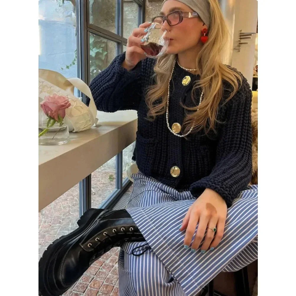 Cardigan femme bleu marine boutonné coupe décontractée – Image 4