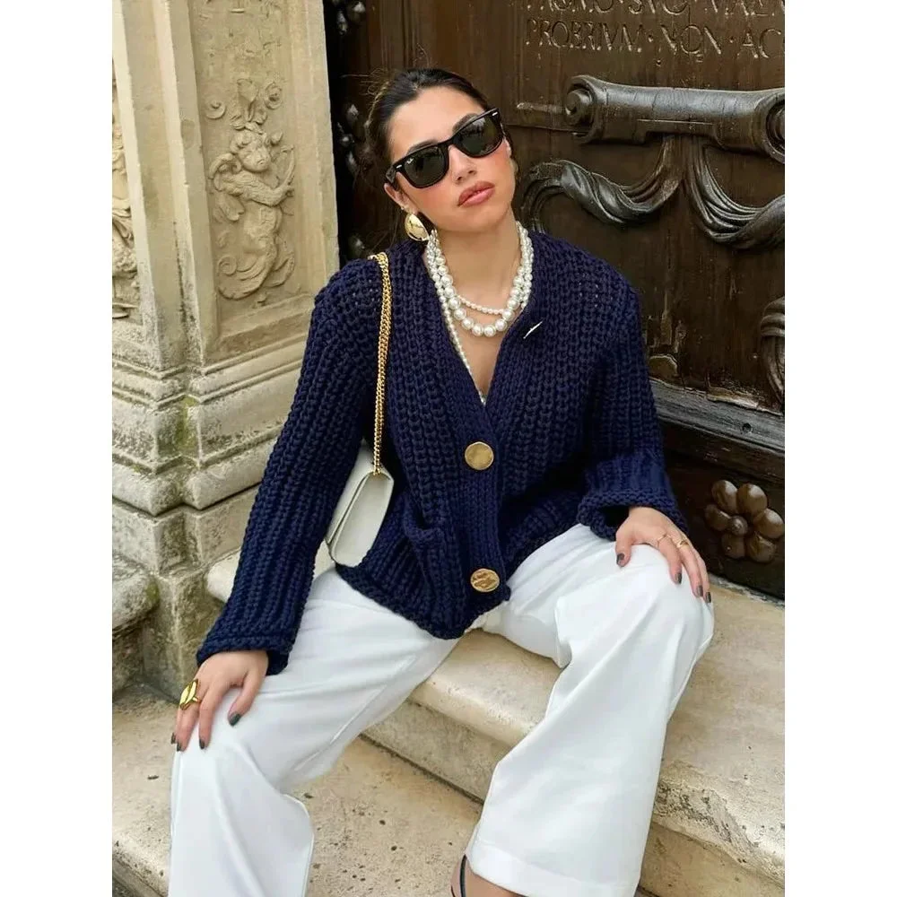 Cardigan femme bleu marine boutonné coupe décontractée