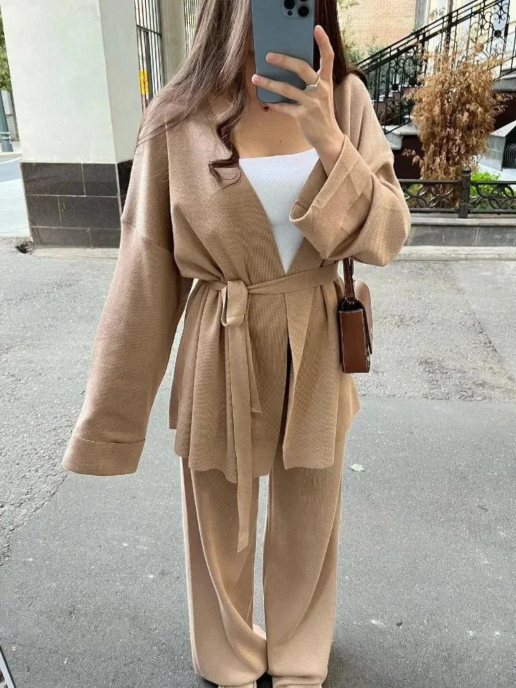 Ensemble cardigan ceinturé et pantalon tricoté femme