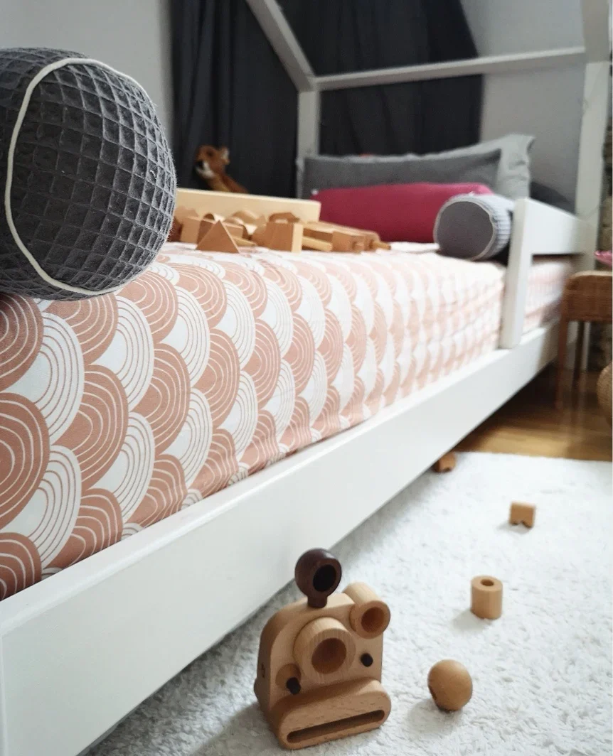 Swedish Linens - Hoeslaken - Rainbows - Muted - Blue (40x80x12 cm) – Image 4