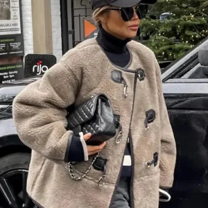 Manteau chaud femme avec fermeture décorative