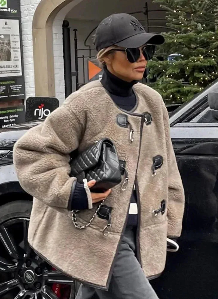 Manteau chaud femme avec fermeture décorative