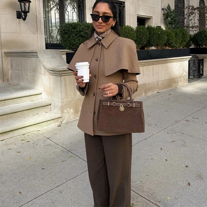 Manteau femme avec cape et taille ajustée camel