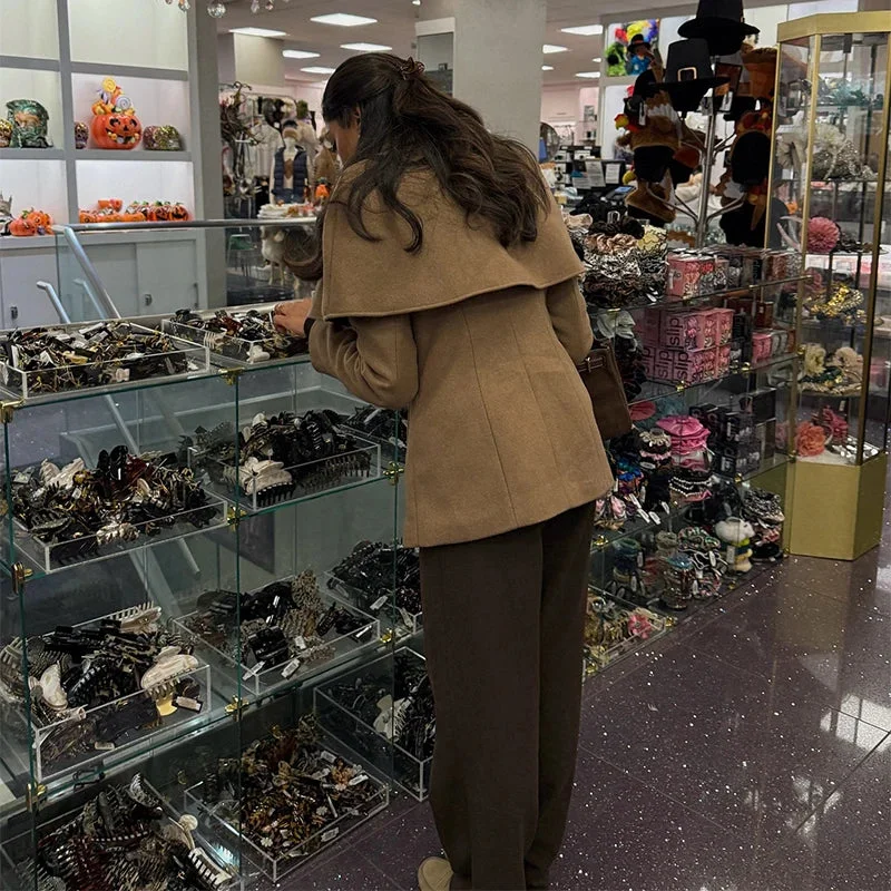 Manteau femme avec cape et taille ajustée camel – Image 6