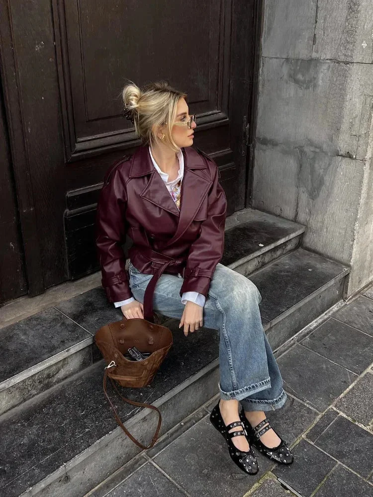 Manteau trench court bordeaux femme avec ceinture – Image 4