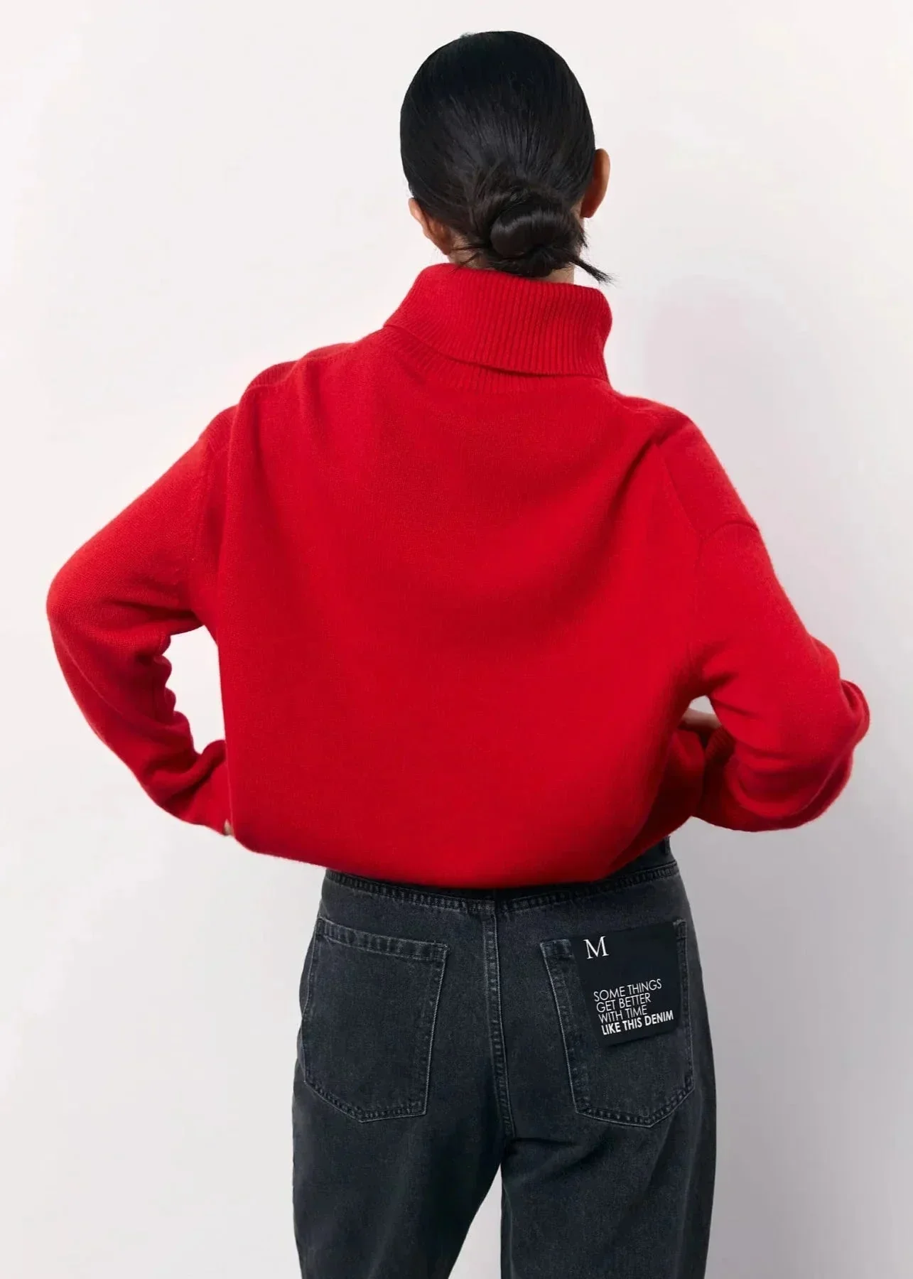 Pull col roulé oversize femme rouge moderne – Image 4