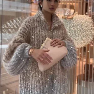Pull femme à col montant avec sequins brillants