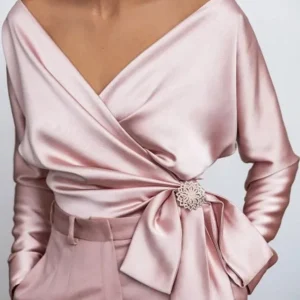 Top femme portefeuille avec nœud et broche élégante