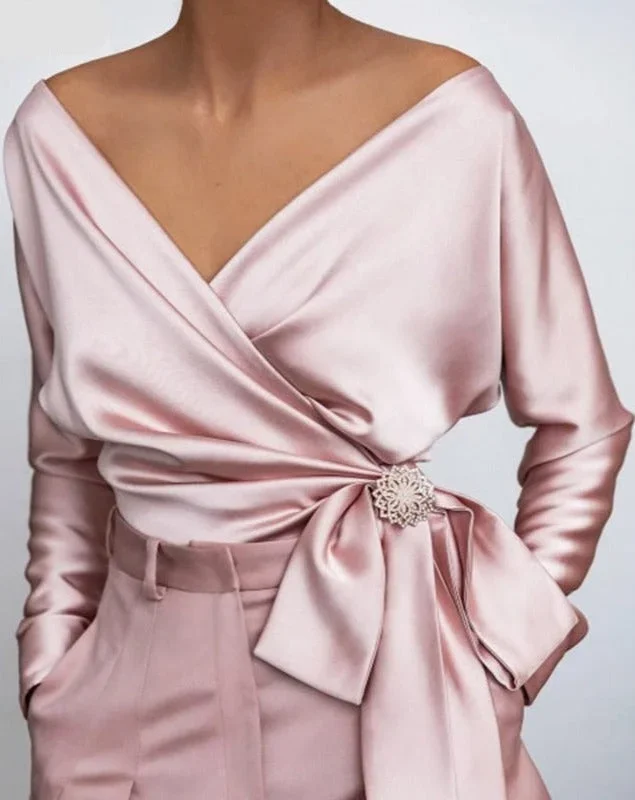 Top femme portefeuille avec nœud et broche élégante