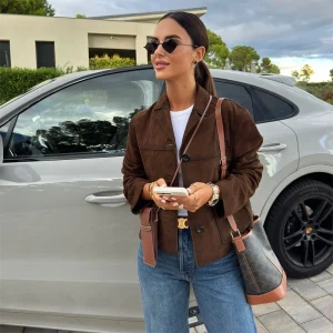 Blazer courte femme en daim marron élégante