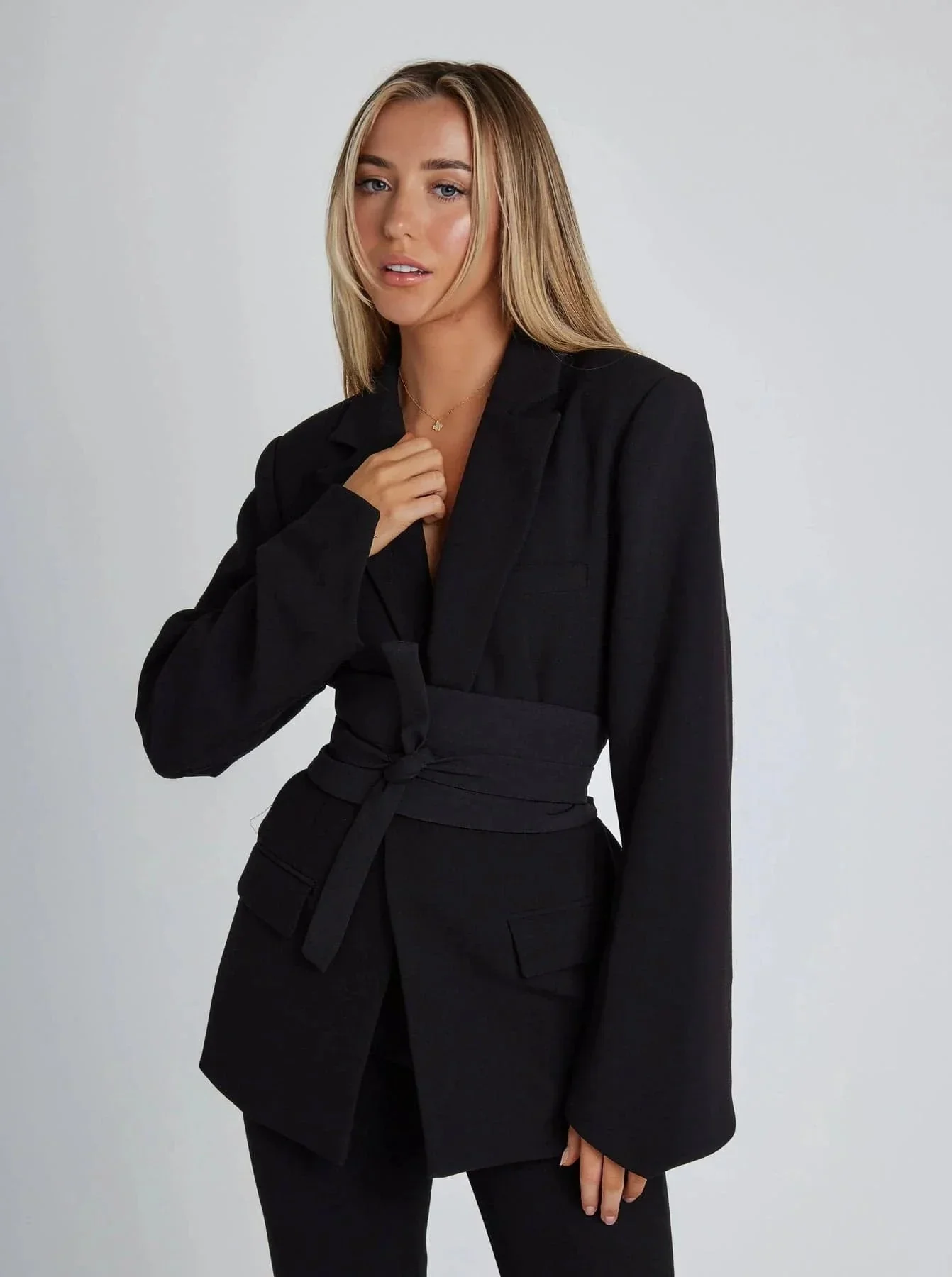 Blazer portefeuille femme avec ceinture à nouer et manches longues